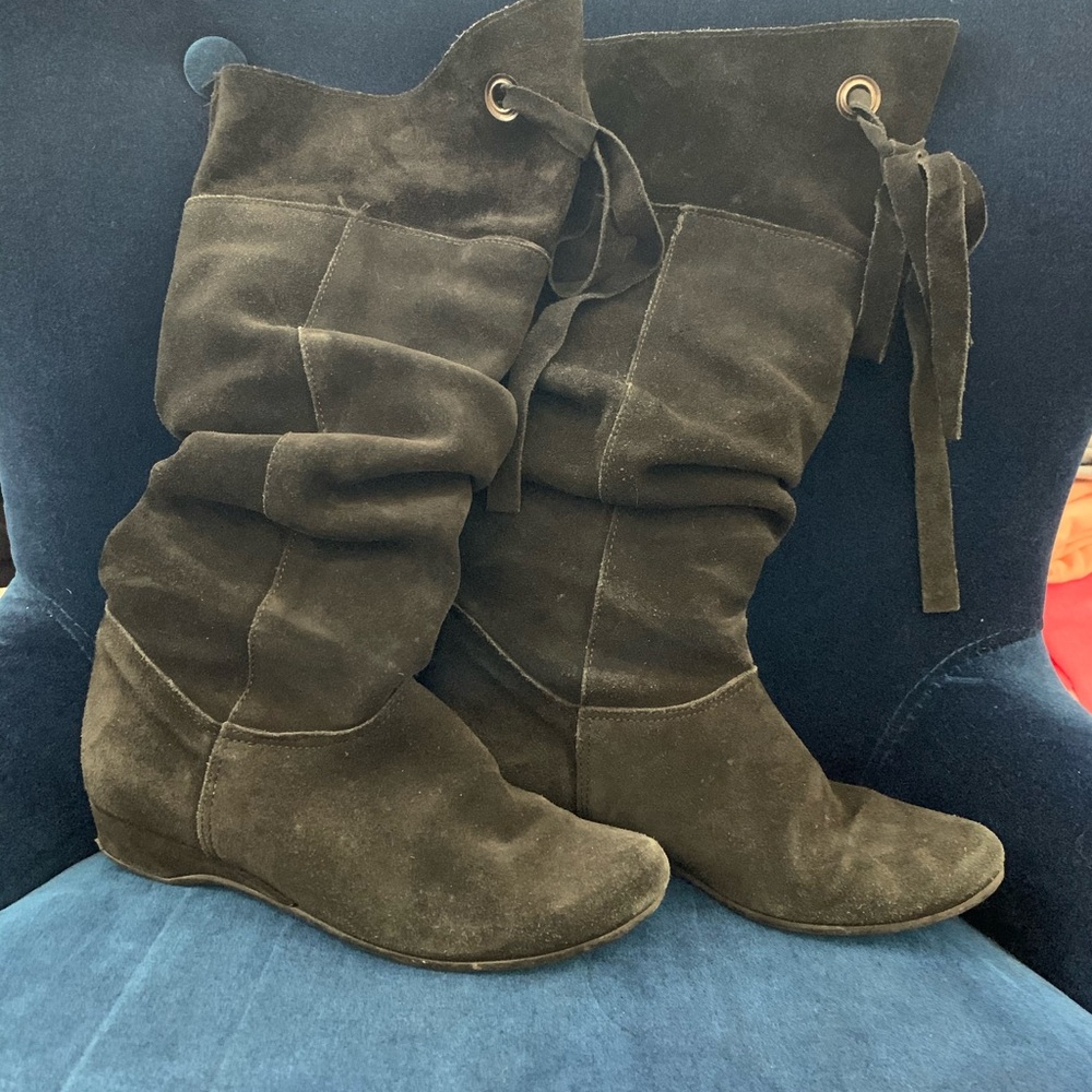 Black slouch boot